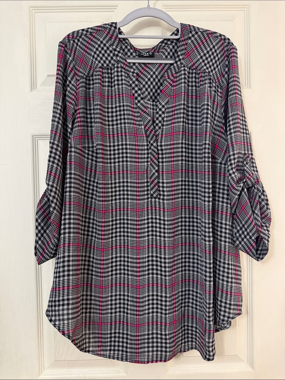 Torrid Harper Black and Pink Plaid V-Neck Blouse Sz 3, 3X, 22-24